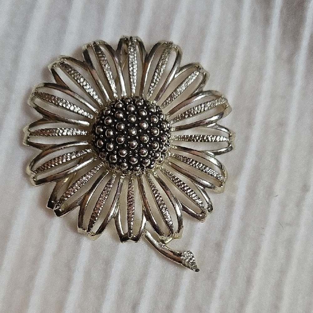 Sarah Coventry Sunflower Brooch